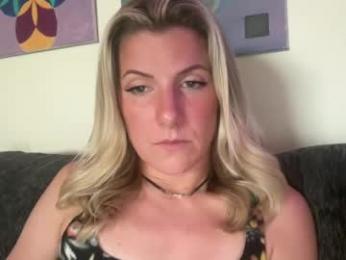 zoeydanner webcam model stream image