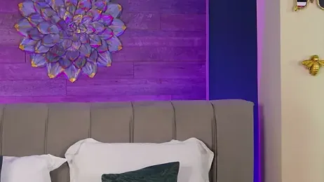 LoraDevine webcam model stream image