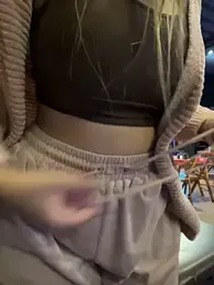 BelleLouiseVp webcam stripchat model stream image