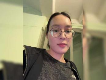 Littleotter webcam bongacams model stream image