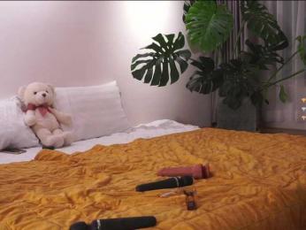 PLUXURY- webcam model stream image