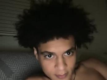 lightskinwithgirth webcam model stream image