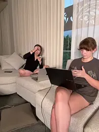 Nura_n_Sarah webcam model stream image