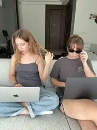 Nura_n_Sarah webcam model stream image
