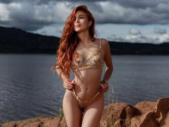 LilaFerrari webcam model stream image