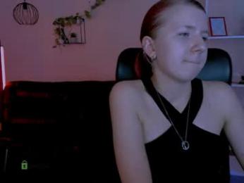 gloria_bubble webcam model stream image