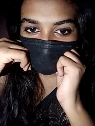 umairahaasan_1 webcam model stream image