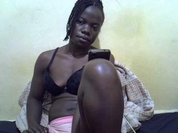 Pretty-doll webcam model stream image