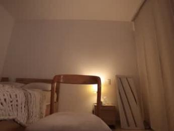 gia_curly webcam model stream image