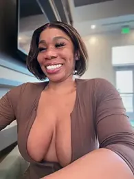 Belle___ webcam stripchat model stream image