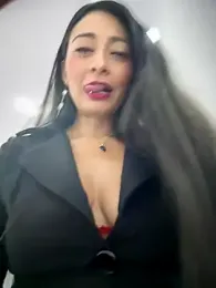 _Bella-Office1 webcam model stream image