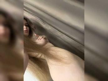 YourLadyyy webcam model stream image