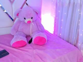 Luna Sommer webcam model stream image