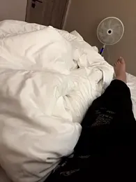 TOP_ping webcam model stream image