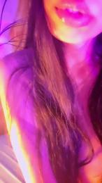 Aloneathome22 webcam model stream image