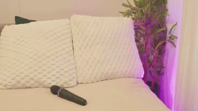 LunaRiva webcam model stream image