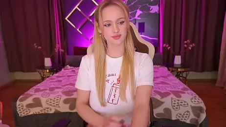 LylaYeess webcam stripchat model stream image