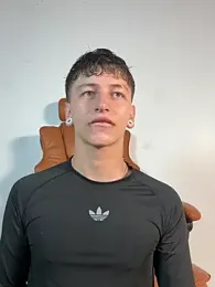 ARON_LUXX webcam model stream image