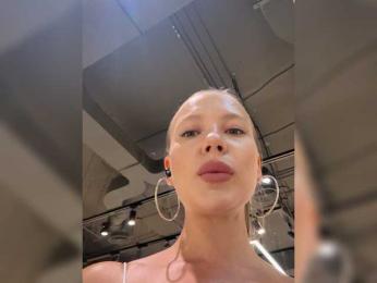 Linnea webcam model stream image