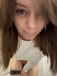 Cum_girlss webcam stripchat model stream image