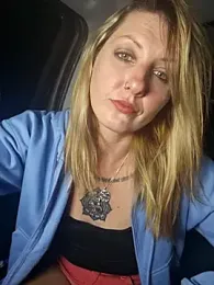 SheIsSomething webcam model stream image