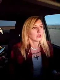 SheIsSomething webcam model stream image