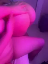 Queen-Walae webcam model stream image