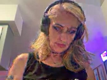 quickandcurious webcam model stream image