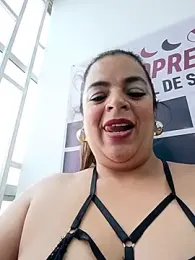 Mia-Glow webcam model stream image