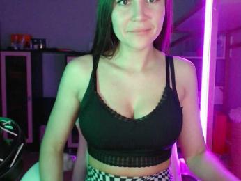 QWEENII webcam bongacams model stream image