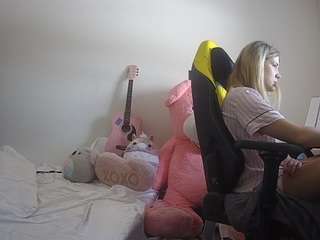 voyeurcam-sexy-little-ana-01 webcam model stream image