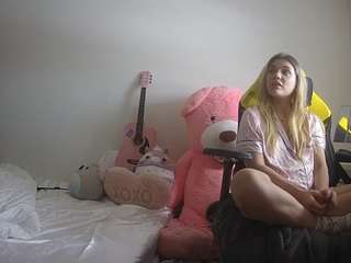 voyeurcam-sexy-little-ana-01 webcam model stream image