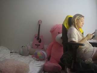 voyeurcam-sexy-little-ana-01 webcam model stream image