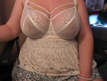 Alyssia webcam model stream image