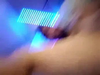 TrndSettr webcam model stream image