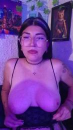 DolceNazz webcam model stream image