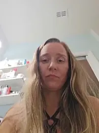 SkyelarsWorld webcam model stream image