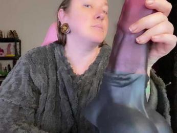 NylonQueen webcam bongacams model stream image