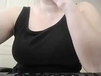 Cugi00 webcam model stream image
