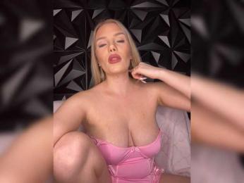 LYALYAtop webcam model stream image