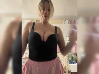 LYALYAtop webcam model stream image