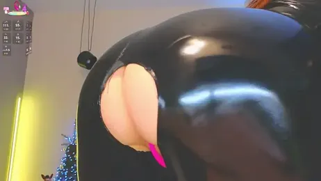 Kira_from_UA webcam model stream image