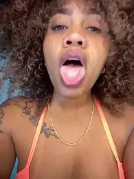 riri_brunnete webcam model stream image
