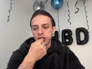 Walker Brown webcam model stream image