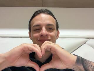 Walker Brown webcam model stream image