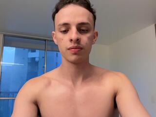 Walker Brown webcam model stream image