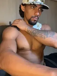 Puck_goodfellow webcam stripchat model stream image