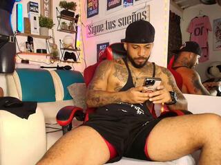 Leenar Key webcam model stream image