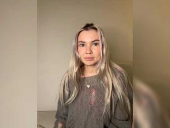 EmmaGoodGirl webcam model stream image