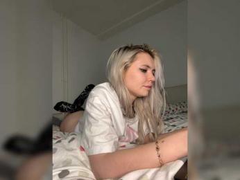 EmmaGoodGirl webcam model stream image